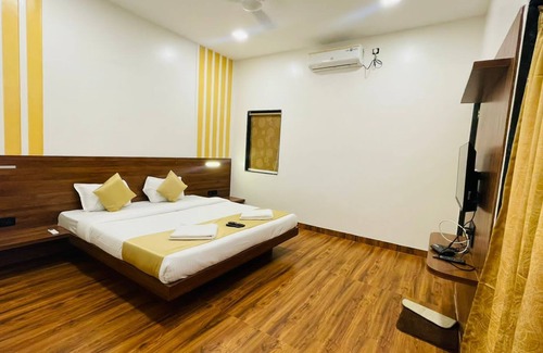 Jadhavwadi Hotel | Hotel Amrai 69
