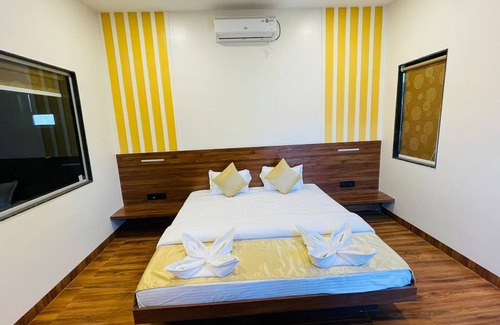 Jadhavwadi Hotel | Hotel Amrai 69