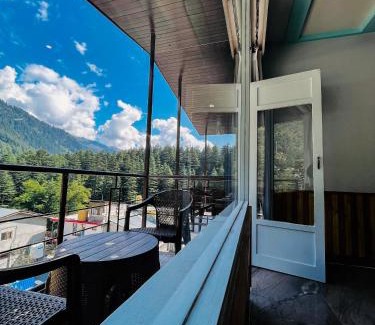 Old Manali House | Hotel Apple Flower - Old Manali, Balcony, Garden, Free Parking and Mountain View