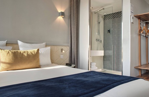 Suresnes Hotel | Hotel Atrium by HappyCulture