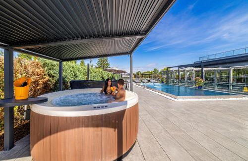 Cakovice Hotel | Hotel Aura Design & Garden Pool