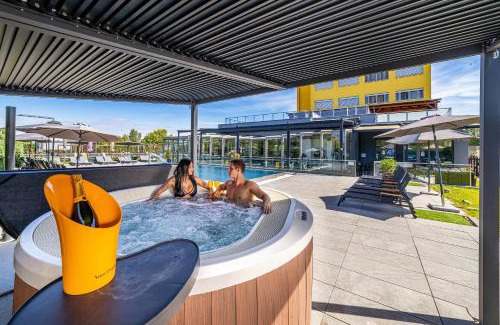 Cakovice Hotel | Hotel Aura Design & Garden Pool