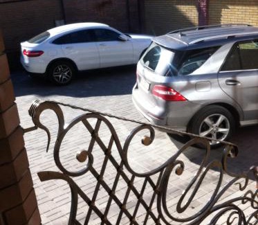 Zarichnyi District House | Hotel Barin House