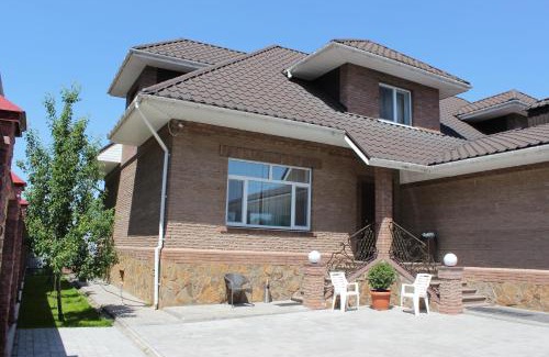 Zarichnyi District House | Hotel Barin House