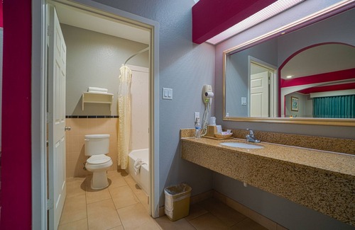 Clear Lake Shores Hotel | Hotel Bliss Kemah