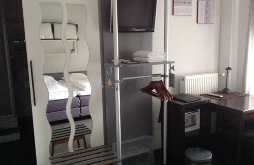 Kell am See Bed & Breakfast | Hotel Brasserie Typical - double room, shower or bath, toilet, comfort