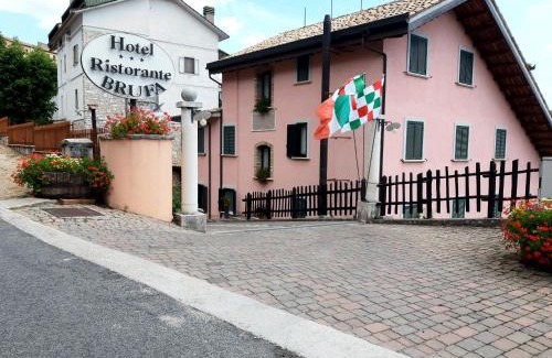 Monteleone di Spoleto Hotel | Hotel Brufa