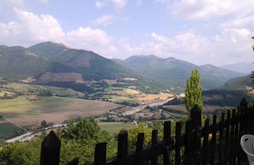 Monteleone di Spoleto Hotel | Hotel Brufa