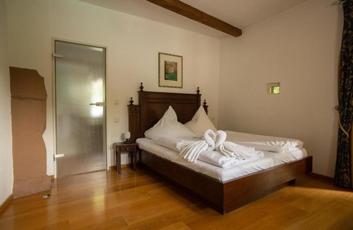 Illingen Hotel | Hotel Burg Kerpen