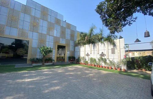 Lalkothi Bed & Breakfast | Hotel Cedar