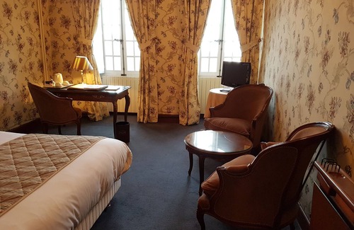 Gilly-les-Citeaux Hotel | Hotel Chateau de Gilly