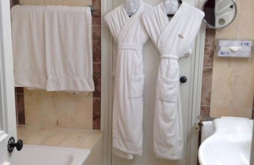 Gilly-les-Citeaux Hotel | Hotel Chateau de Gilly