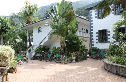 La Digue Hotel | Hotel Chateau St Cloud