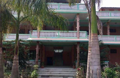 Sauraha Hotel | Hotel Chitwan Park Cottage