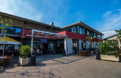 Schoftland Hotel | Hotel Cinema 8