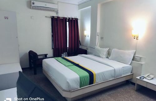 Navrangpura Hotel | Hotel Crown