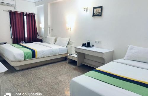 Navrangpura Hotel | Hotel Crown