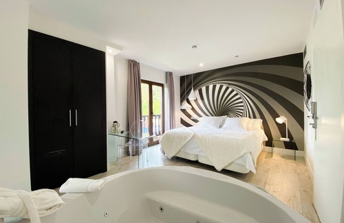 Santillana del Mar Hotel | Hotel Cuevas - Adults Only