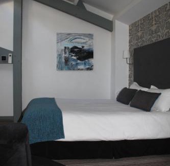 Puteaux Hotel | Hotel Dauphin
