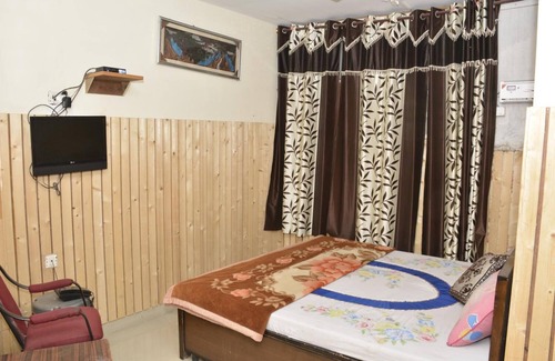 Kasauli Hotel | Hotel Dharam Villa
