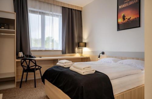 Przeclaw Hotel | Hotel Dworski Galaktyczny Park