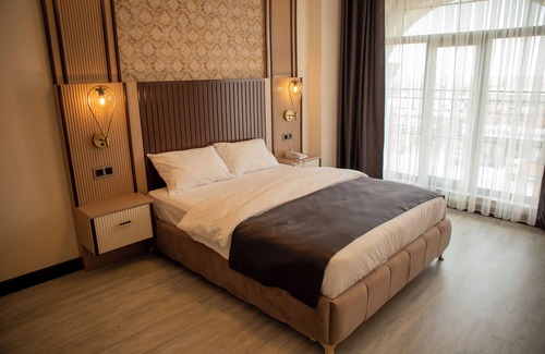 Van Hotel | HOTEL EDEN'S
