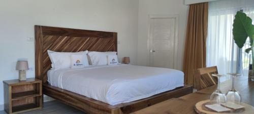 Juan Esteban Hotel | Hotel El Quemaito - Luxury Oceanfront Retreat
