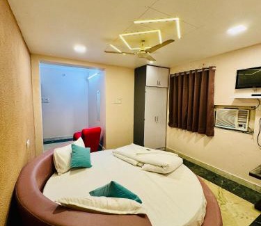 Kalyani Nagar Hotel | Hotel Elite Stay - Nilanjali Society, Kalyani Nagar, Pune