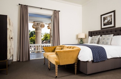 West Campus Hotel | Hotel Ella