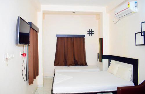 Madanpur Hotel | HOTEL FIRST CROWN