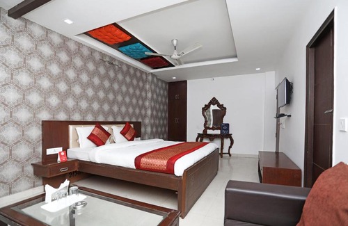Udyog Vihar Hotel | Hotel Flora Inn