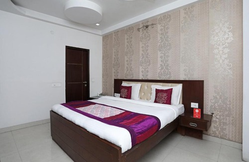 Udyog Vihar Hotel | Hotel Flora Inn