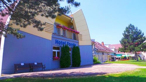 Komarom Hotel | Hotel Forras