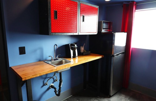 West Avenue Hotel | Hôtel Gaythering - Gay Hotel - All Adults Welcome