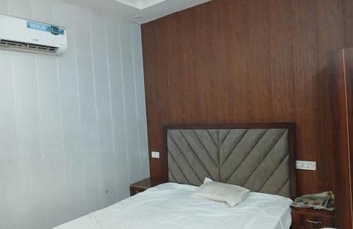 Zirakpur Hotel | Hotel Golden Rooftop