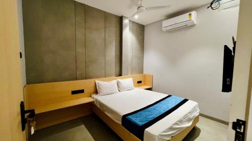 Goregaon West Hotel | Hotel Golden Suites - Near Nesco