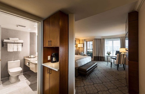 Inner Harbour Hotel | Hotel Grand Pacific