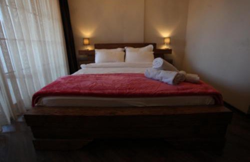 Mejë Hotel | Hotel Happy