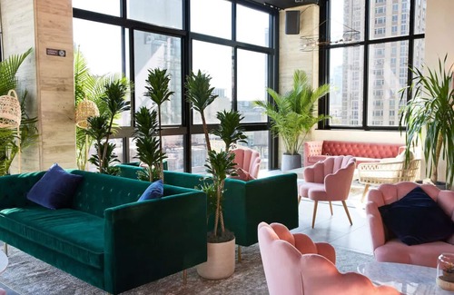 Midtown Hotel | Hotel Hendricks | Double Double | Iconic Views Near Times Square & Pet-friendly