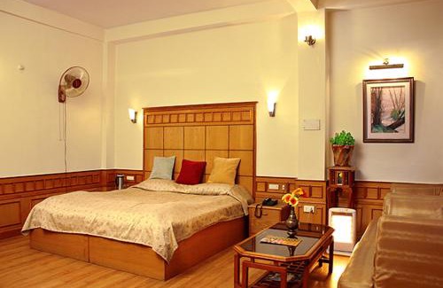 Bemloi Hotel | Hotel Himland East Drive In