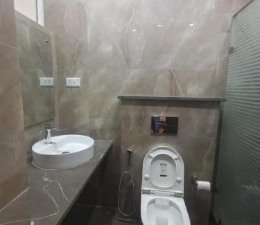 Bemloi Hotel | Hotel Himland East Drive In