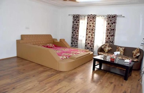 Srinagar Hotel | HOTEL HUMA