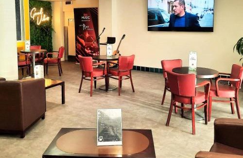 Santa Maria da Feira Hotel | Hotel ibis Porto Sul Europarque