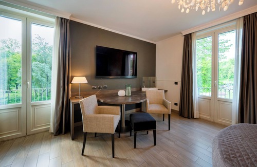 Merone Hotel | Hotel Il Corazziere