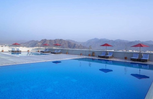 Al-Fujairah House | Hotel in Fujairah with Rooftop Pools & Spa