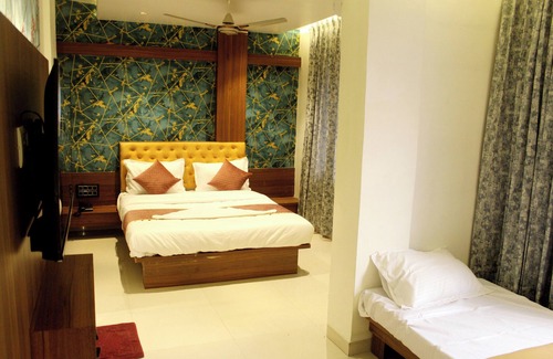 Vadgaon Budruk Hotel | Hotel India Gate