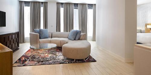 Peachtree Center Hotel | Hotel Indigo Atlanta Downtown by IHG