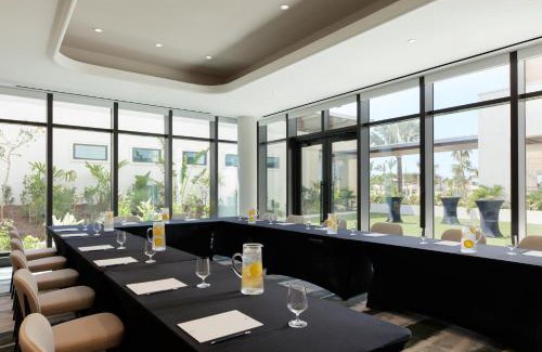 Seven Mile Beach Hotel | Hotel Indigo Grand Cayman by IHG