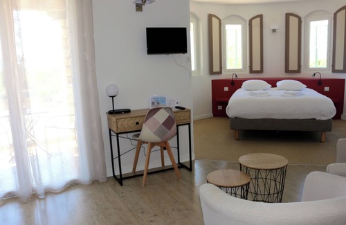 Chandolas Hotel | Hotel Inn Holiday Accomodation in Ardeche, Swimming Pool, Diner on reservation