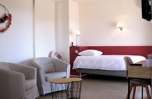 Chandolas Hotel | Hotel Inn Holiday Accomodation in Ardeche, Swimming Pool, Diner on reservation